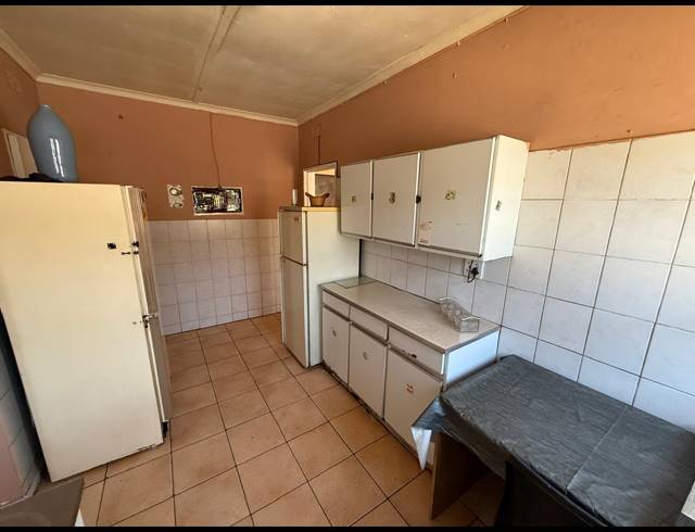 3 BEDROOM HOUSE FOR SALE IN VANDERBIJLPARK CE 3